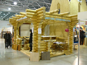 Оцилиндрованные бревна – любимый
строительный материал каждого плотника.